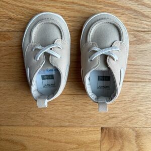 Carter’s Baby Boat Shoes 9-12 months - never worn!!